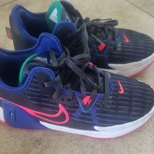 Nike LeBron Witness 6 Little Kids Size 1